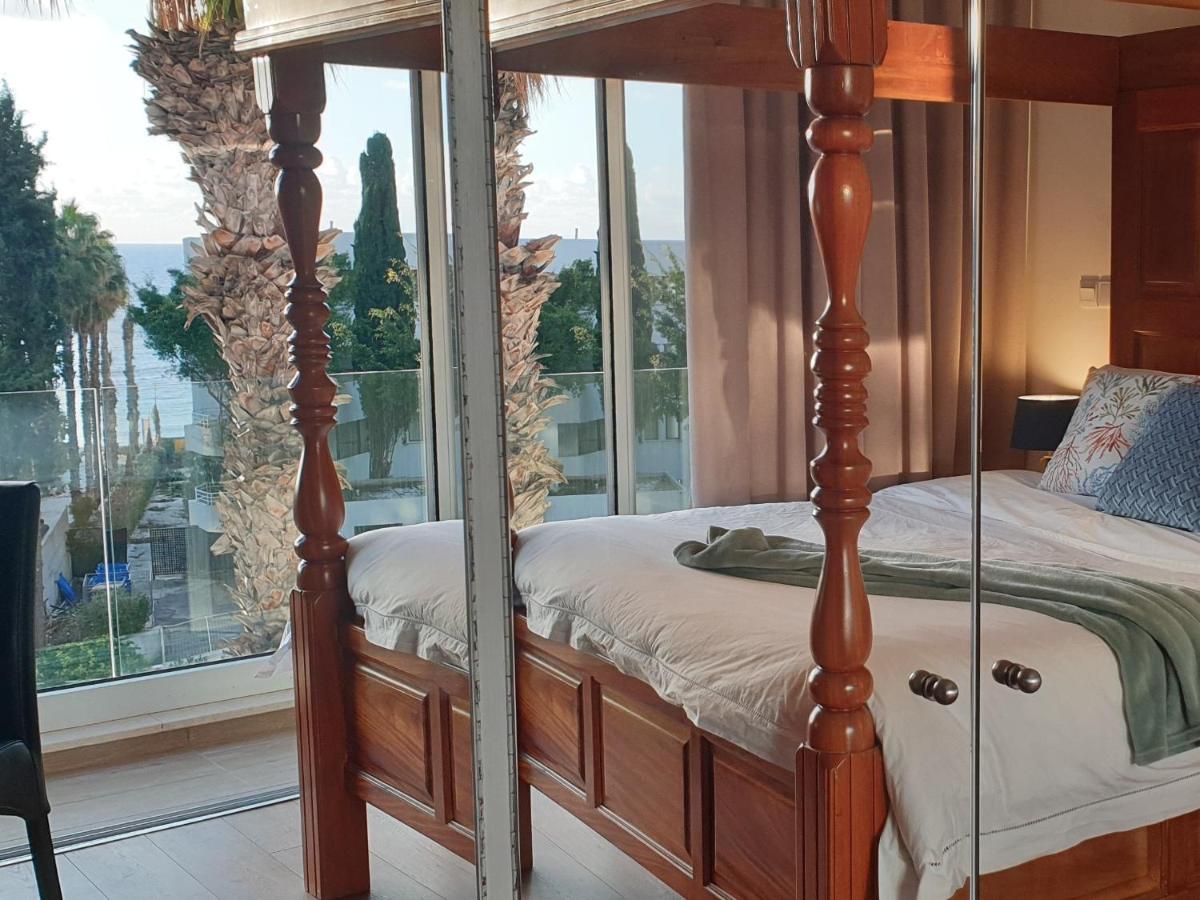 Poseidon'S Luxury Apartment Paphos Esterno foto
