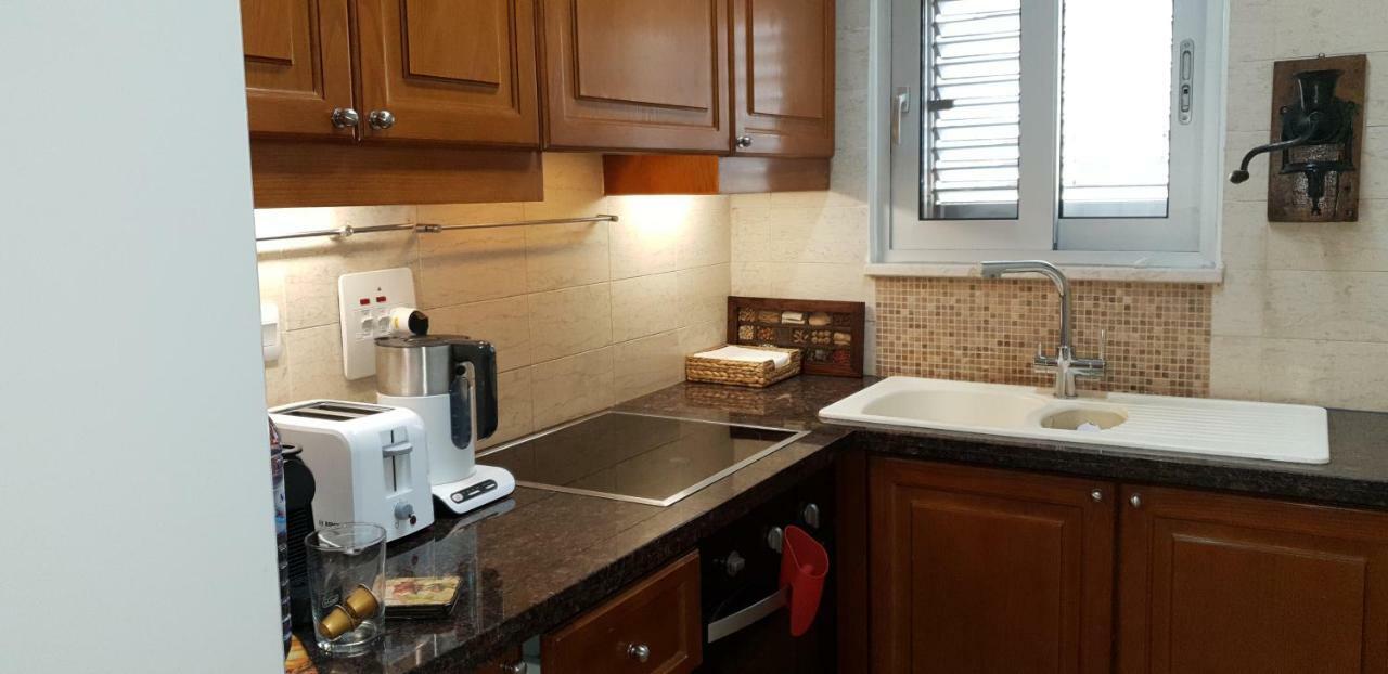 Poseidon'S Luxury Apartment Paphos Esterno foto